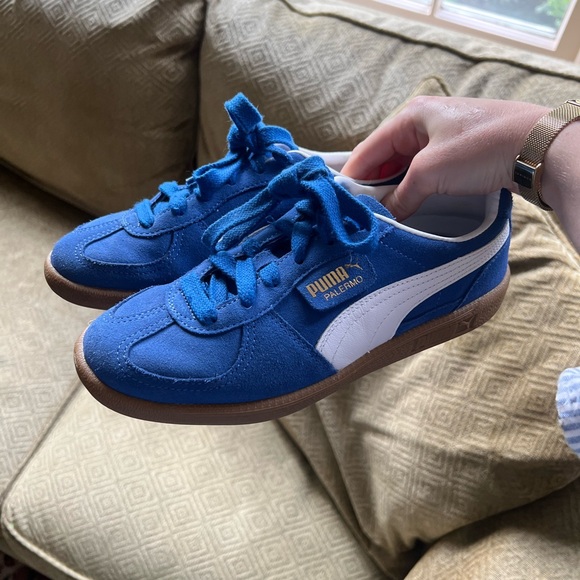 Puma women’s palermo Blue and White Sneakers - Picture 2 of 3